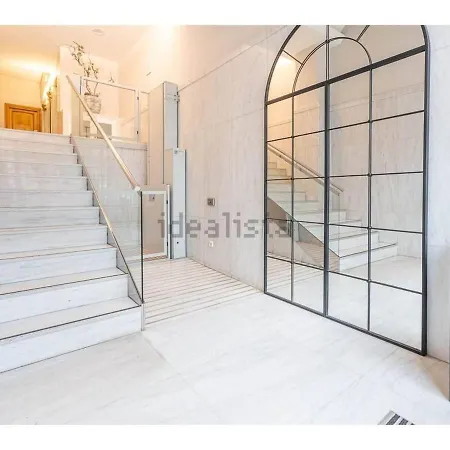 Spacious Independent Bright And With Views Daire