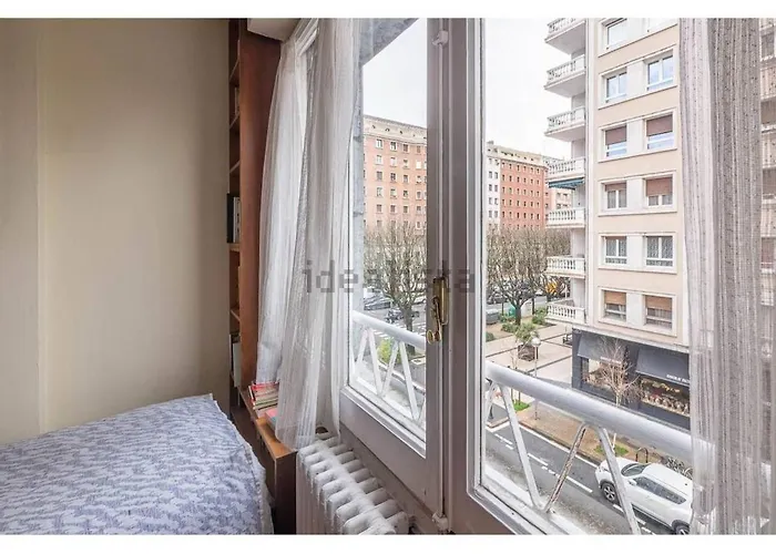 Spacious Independent Bright And With Views