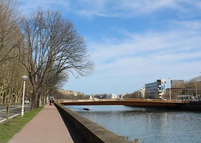 Spacious Independent Bright And With Views Σαν Σεμπαστιάν